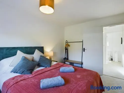 3 bed beautiful home which sleeps up to 6 - Image 1
