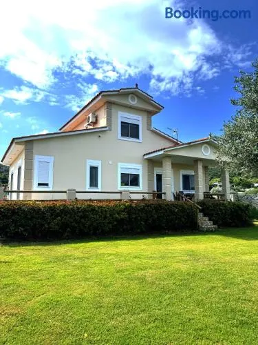 Family villa - Image 1