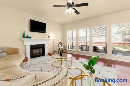 Sleep on the Cloud - 5 Bedrooms - Corner Lot - Image 1