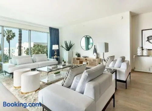 Two Bedroom Oceanfront Retreat with Panoramic View - Image 1