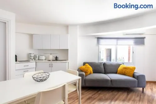 Cozy 2-bedroom apartment near Finikoudes Beach - Image 1