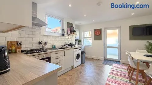 Mather Road 5 Bedroom 5 En-Suite Contractor House in Oxton by Rework Accommodation - Image 1