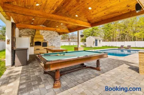 Family Retreat hot tub Firepit Beach nearby - Image 1