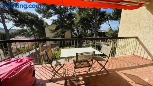 Magnifique appartement T2 avec terrasse et piscine - Image 1