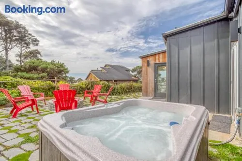 Holiday Beach House - Image 1