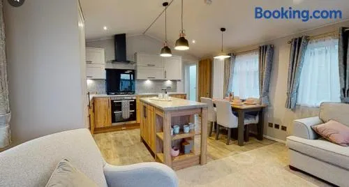 Derwent View Luxury Lake Side Caravan Home - Image 1