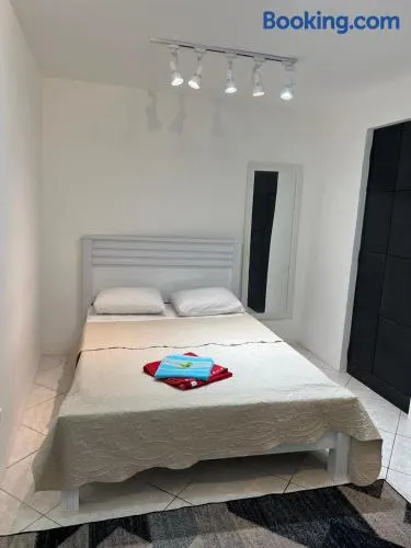 Suite 1, Casa Amarela, Segundo Andar - Image 1