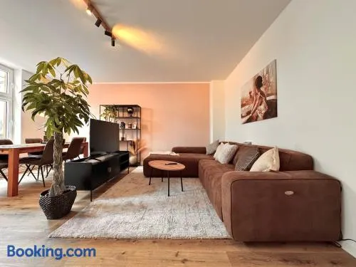 Designer-Apartment mit Balkon und Kaffeebar, Elbnah - Image 1