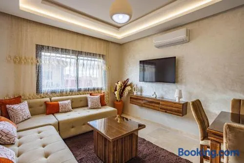 Luxurious and Cozy Apartment with Parking and View - Image 1