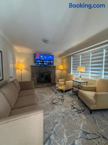 Niagra Luxury Home - Image 1