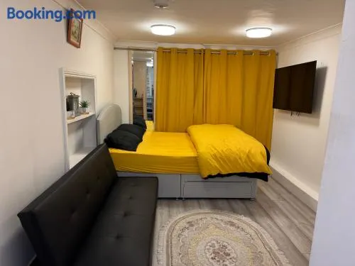 Studio Flat - Image 1