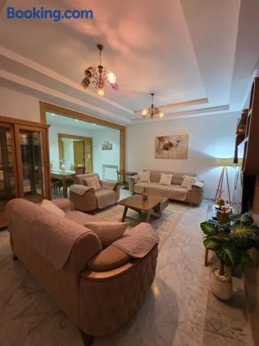 apparemment tres chic au jardins de carthage - Image 1