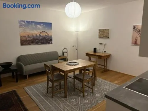 Erdgeschosswohnung mit Garage und Innenhof - westliches Wien - Image 1