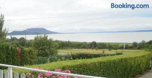 Holdfény Apartman - Image 1