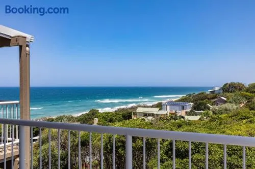 Wake up to ocean views in stylish comfort - Image 1