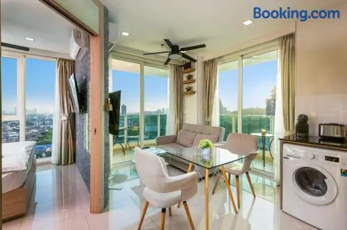 Rare Panoramic Sea, City & Mountain Views - XXL Balcony - 1Gbps Blazing Fast Free WIFI - Pool - Gym - Pool Table - Steam - Sauna - Bar - Image 1