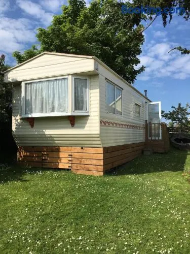 Caravan in Moelfre village - Image 1