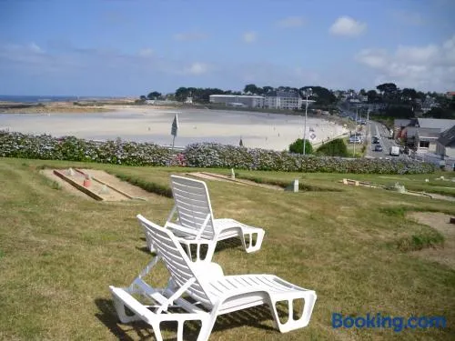 Rez de jardin 5 pers avec piscine, vue directe sur la plage à 40 m - Image 1