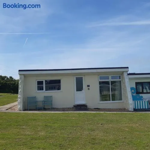 Cosy 2 Bed Cornish Coastal Home - Image 1