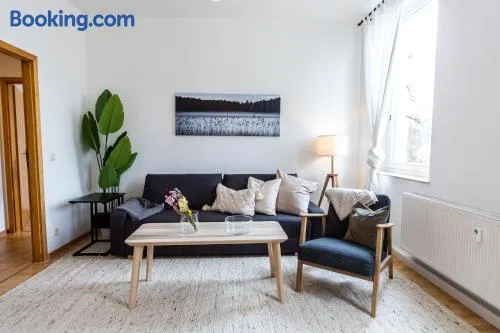 HYGGE Apartment Kaßberg mit 400mbit WLAN, Kaffeevollautomat & Self-Check-in - Image 1