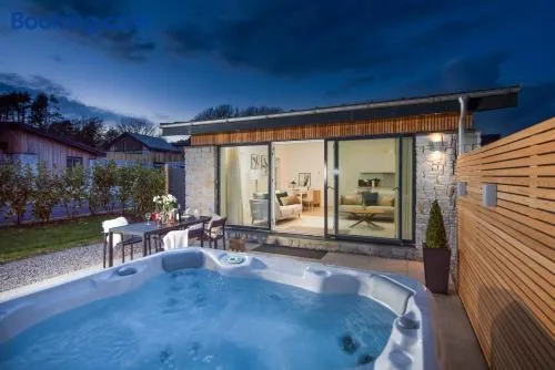Salt Life, Dunes at Upton Towans - Hot tub - Pet friendly - Self check in - Image 1