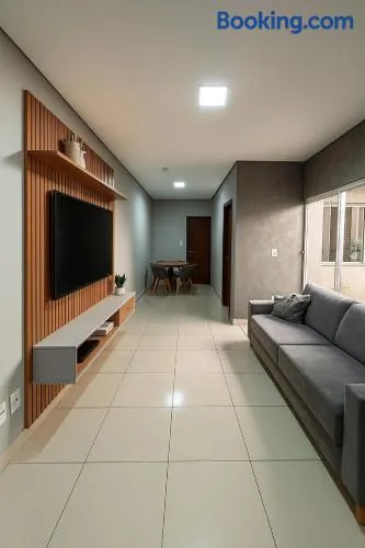 Casa 3 Quartos , Ar Condicionado e Área de Churrasco com Ducha - Image 1