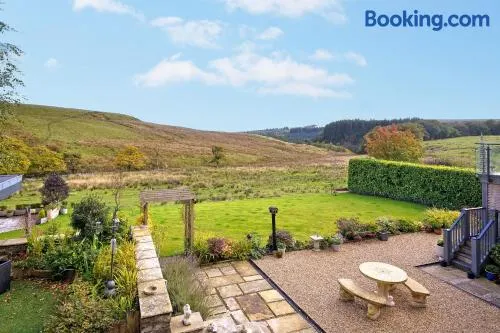 Cadshaw Country Views - Image 1