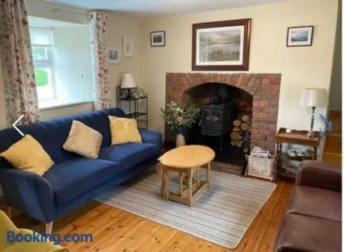 Charming 3-Bed Detached Cottage with Scenic Views - Image 1