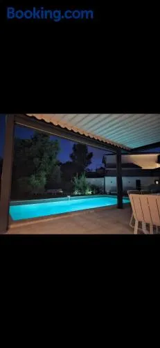 Equipped Studio, 2 hours per day acces to a private swinmming pool - Image 1