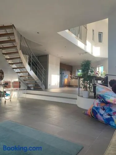 Modern stor villa nära havet och 10 min till city - Image 1