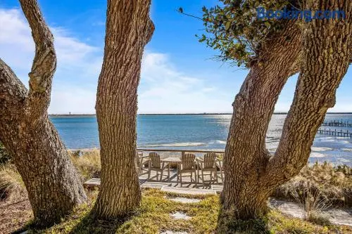 Three dog-friendly, waterfront cottages with full kitchens & private beach - Image 1