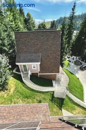 Freeman-3b апартамент 6місний двоповерховий з кухнею, альтанкою, ГРИЛЕМ - Image 1