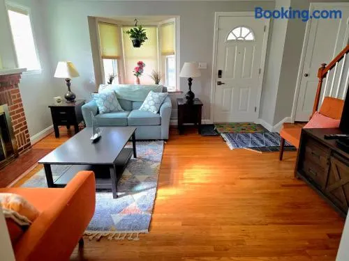 Chic Towson Townhome Near Baltimore - Image 1