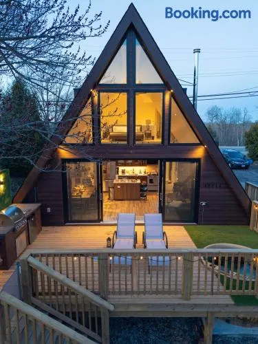 Cozy, Hot Tub, Sauna, Heated Floors, EV, Nespresso - Image 1