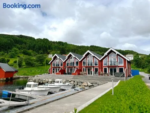 Måløy Fjordbuer moderne og luksuriøse med havutsikt - Image 1