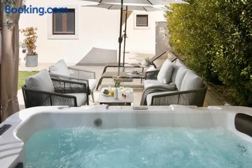 House NoE- with hot tub - Image 1