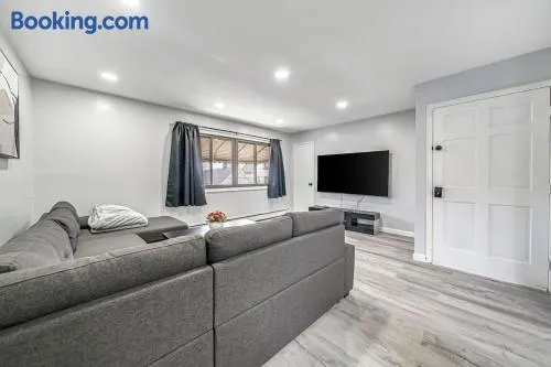 Modern 3 BR Home-30 min to NYC & MetLife World Cup - Image 1