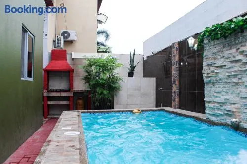 Piscina privada, BBQ, En casa privada de 3 habitaciones, Aurora Villaclub Etapa Natura - Image 1