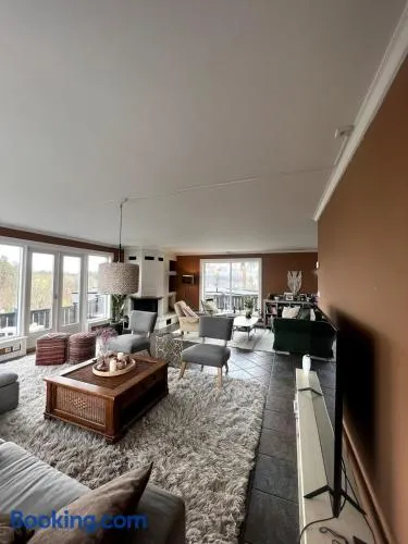 5 bedroom Spectacular view & charming house in Vollen centre - Image 1
