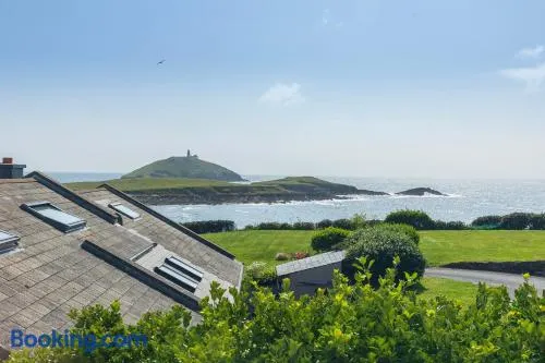 Salty Dog Restaurant, Pub & Guesthouse - Image 1