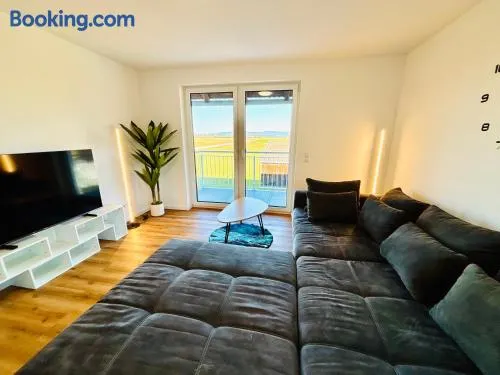 Modernes Wohlfühl Apartment Stadtnah in ländlicher Gegend mit Parkplatz - Image 1