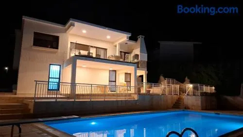 Panoramic Seacave Cottage - Image 1