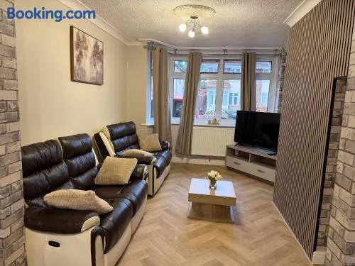 Elite Lux Stays - Spacious Luxury Home - Image 1