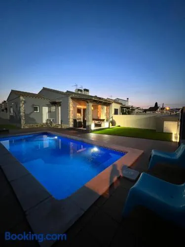 Casa en L Escala con piscina y WIFI free - Image 1