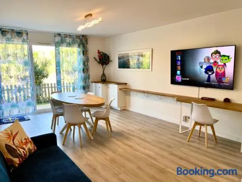Apartment with a quiet garden and parking - 6 guests - Image 1