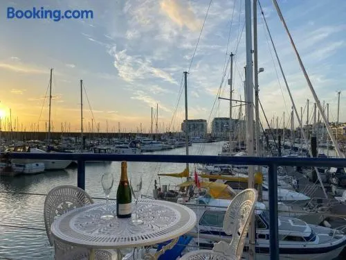 Seascape - Floating Home at Brighton Marina with free Parking - Image 1