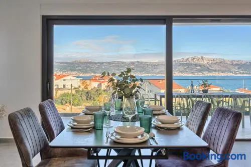 The Lookout Liveli - Premium Sea-View Apartment - Image 1