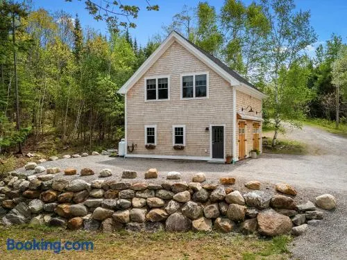 Riverbend Perch - River-view retreat for 2 with kitchen, patio, AC, Wi-Fi - Image 1