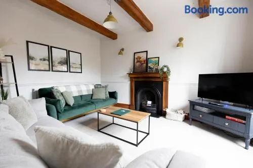 WEST VIEW COTTAGE - Charming Wensley Cottage in the Heart of Peaks - Image 1