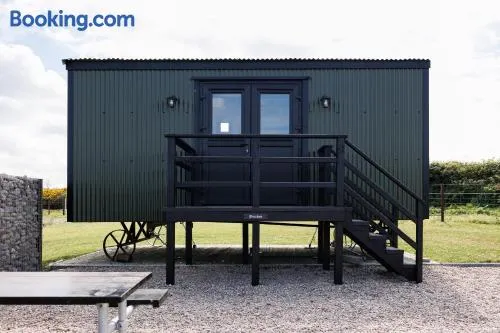 Quarterlands Glamping, Shepherds hut Bramble - Image 1